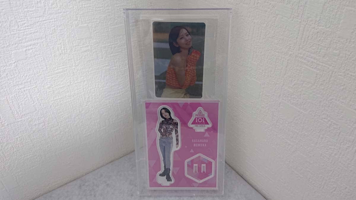 ダイソーの「マイコレ ディスプレイケース ロング」にグッズがシンデレラフィットした