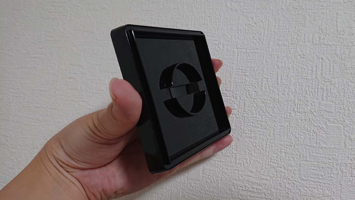 ダイソーの「コレクションケース 8.7cm×9.4cm×9.4cm」の台座