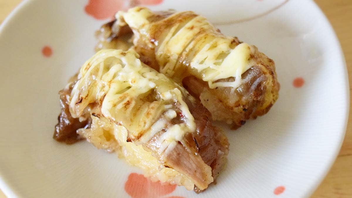 スシロー「牛塩カルビチーズ炙り」