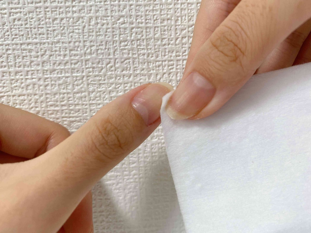 1.爪の表面をコットンなどできれいに拭きとる