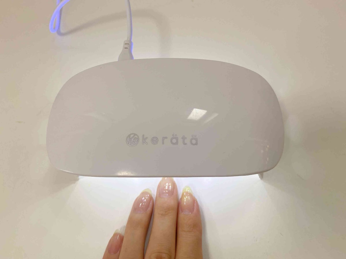 6.LEDライトで約1分、またはUVライトで約2分硬化する