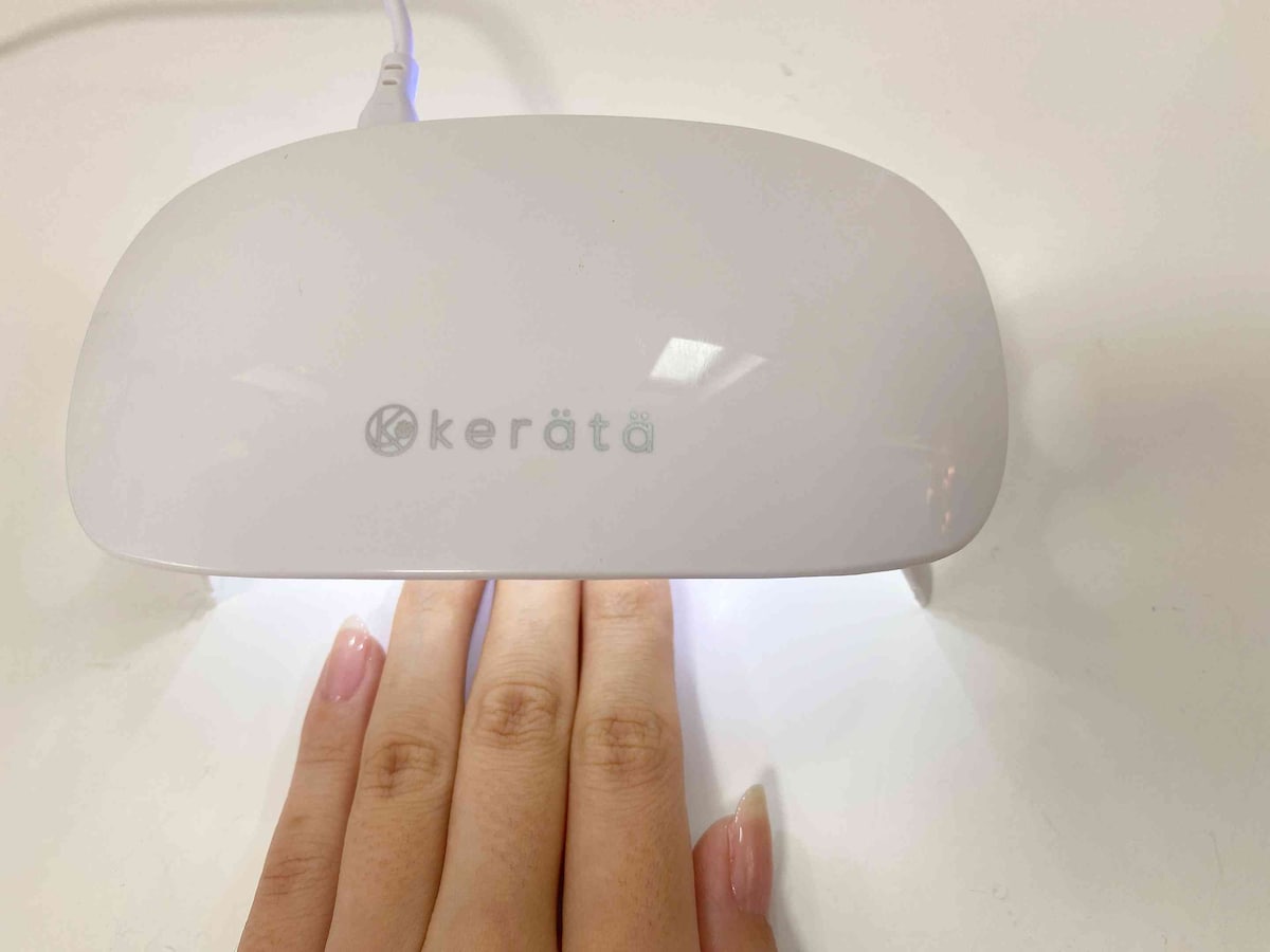 15.LEDライトで約1分、またはUVライトで約2分硬化する