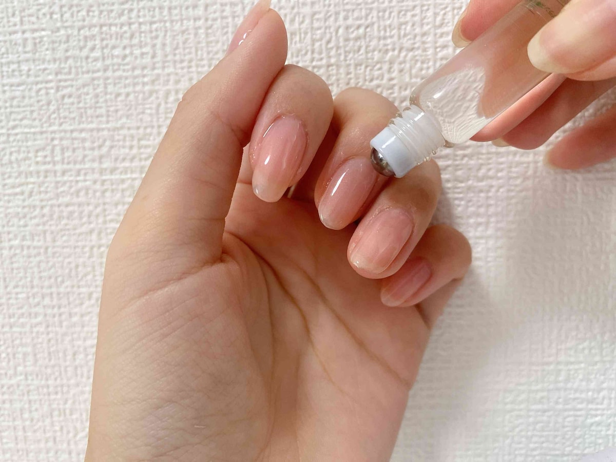 16.ネイルオイルで保湿する