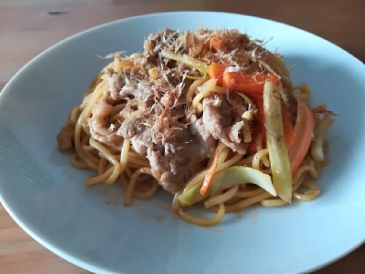 業務スーパーの豚肉「カナダ産豚切り落とし」で作る「オイスター豚焼きそば」