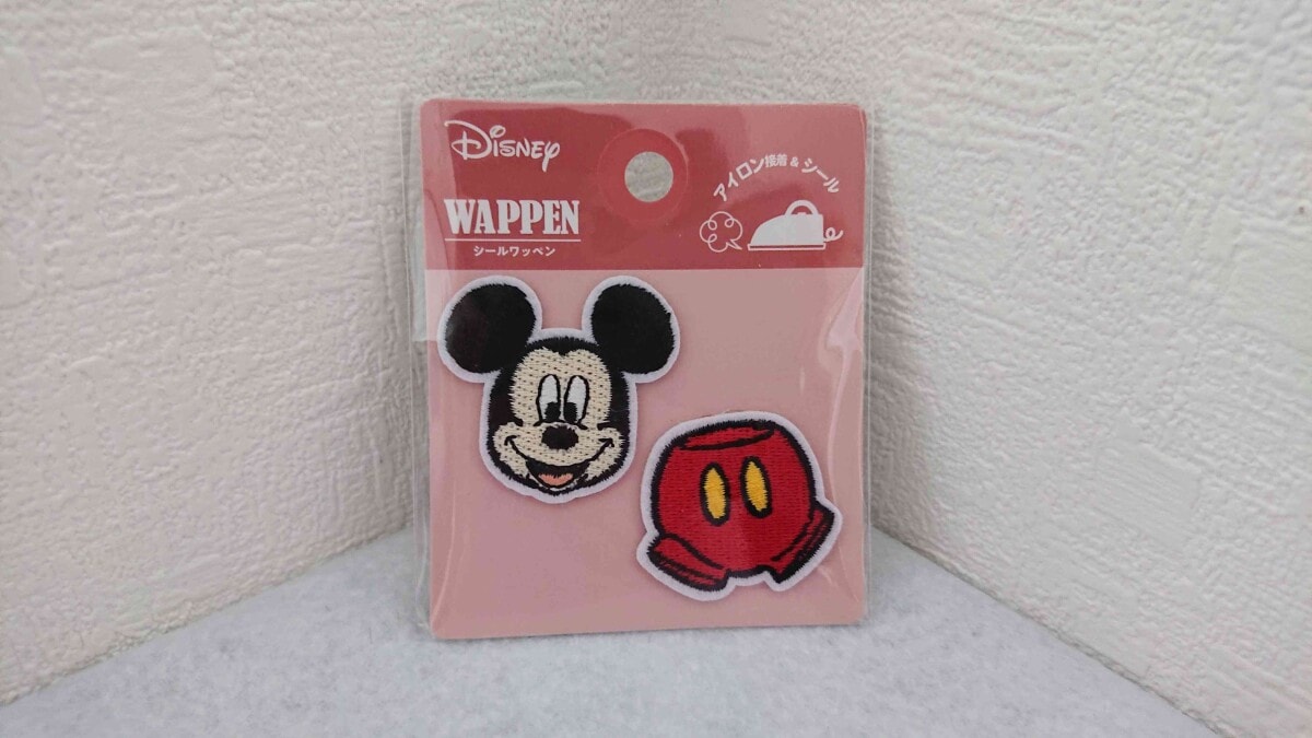 セリアの「ミッキー＆ミニー シールワッペン 2P」