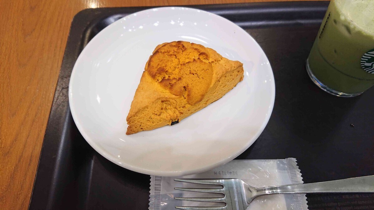 スタバの「パンプキンスコーン」が風味豊かで美味しい