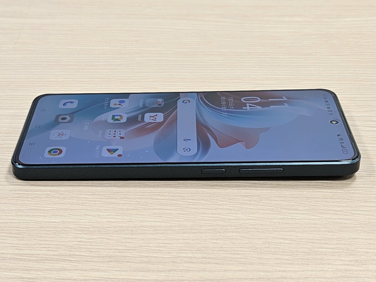 OPPO Reno11 Aの側面（厚さ7.6mm）