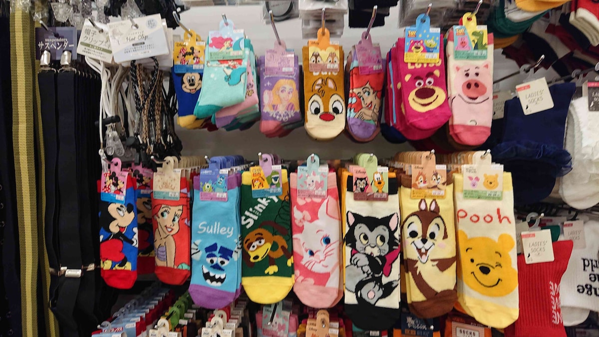 セリアのディズニーグッズ「靴下」各種の売り場
