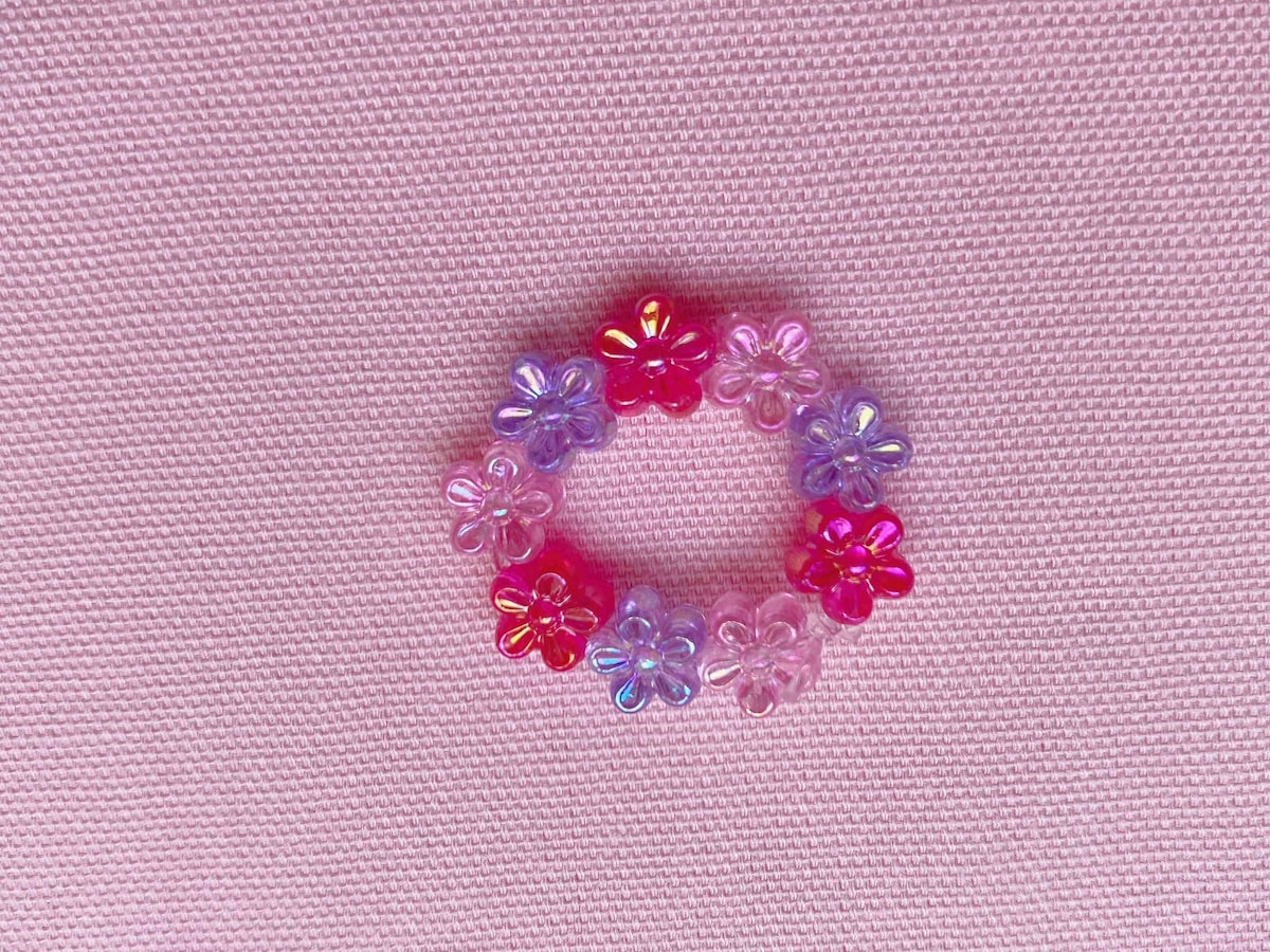 1種類のビーズだけで作る「お花のリング」