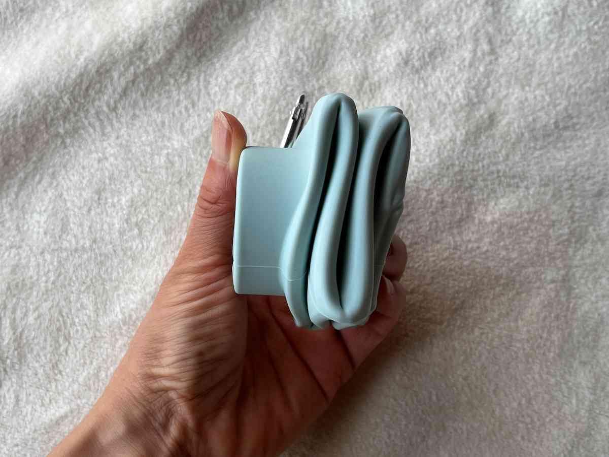 スリーコインズの水筒「折り畳みボトル」は瞬時に畳める