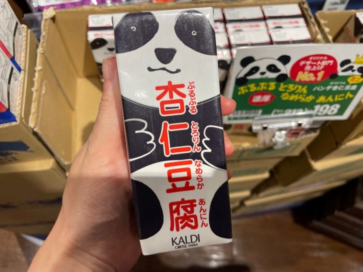 カルディの「パンダ杏仁豆腐 ミニ」はパッケージもかわいい
