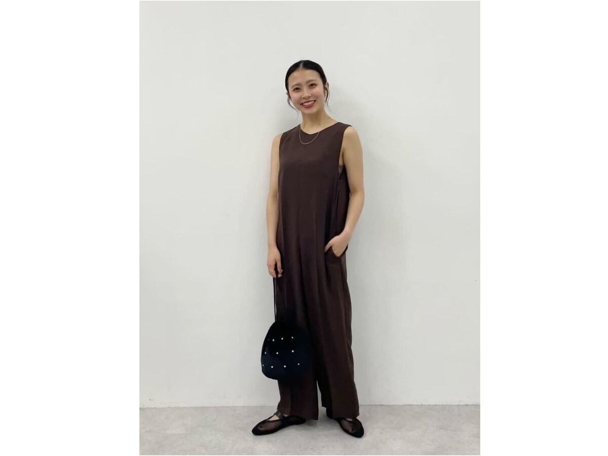 腕が出ていても、ダークカラーなら秋らしく見せてくれます　出典：WEAR