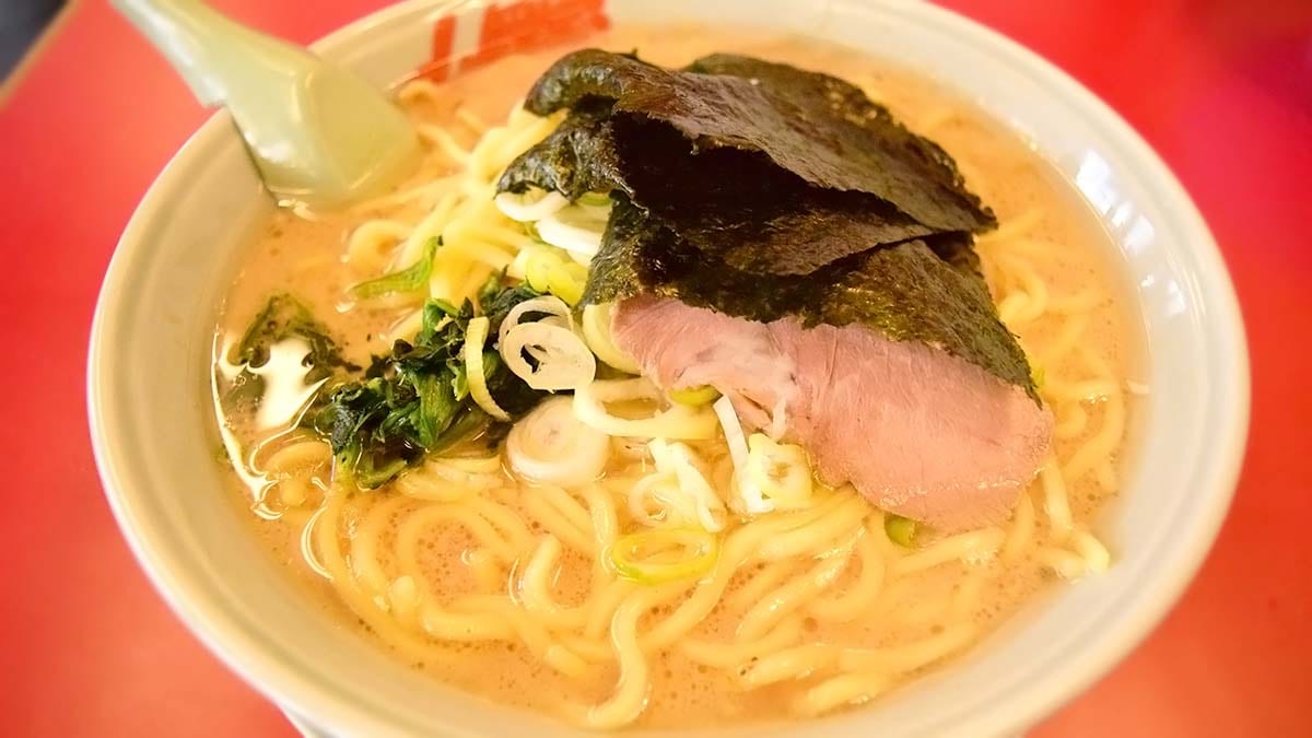 実際に山岡家の裏メニューメガ盛り麺3玉を実食。