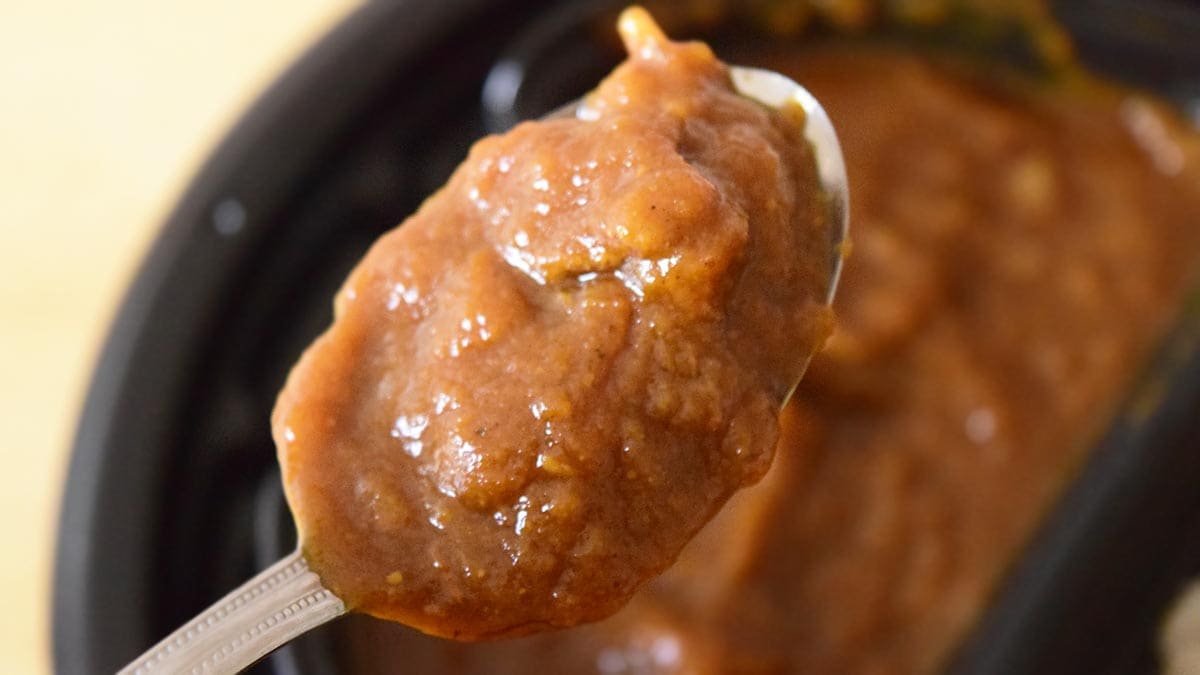カレーはややもったりしていて、ピリリとしたスパイシーさが心地よい