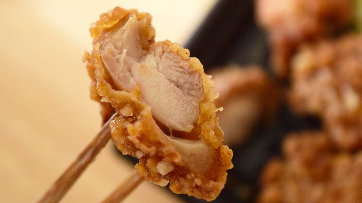 から揚げ大好きな人に、ぜひともおすすめしたい弁当です。
