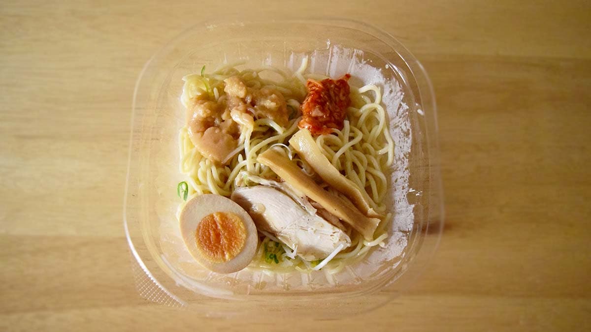 「こってりジュレ」を入れない状態では、どちらかといえばあっさりしているタイプの冷やし麺に感じました
