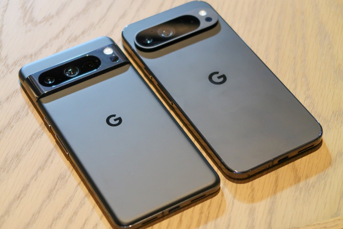 「Google Pixel 8 Pro」（左）と「Google Pixel 9 Pro XL」（右）