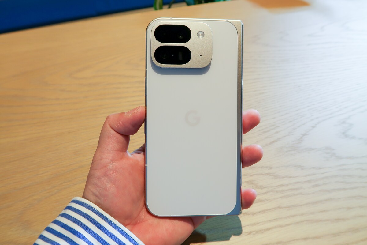 「Google Pixel 9 Pro Fold」の背面