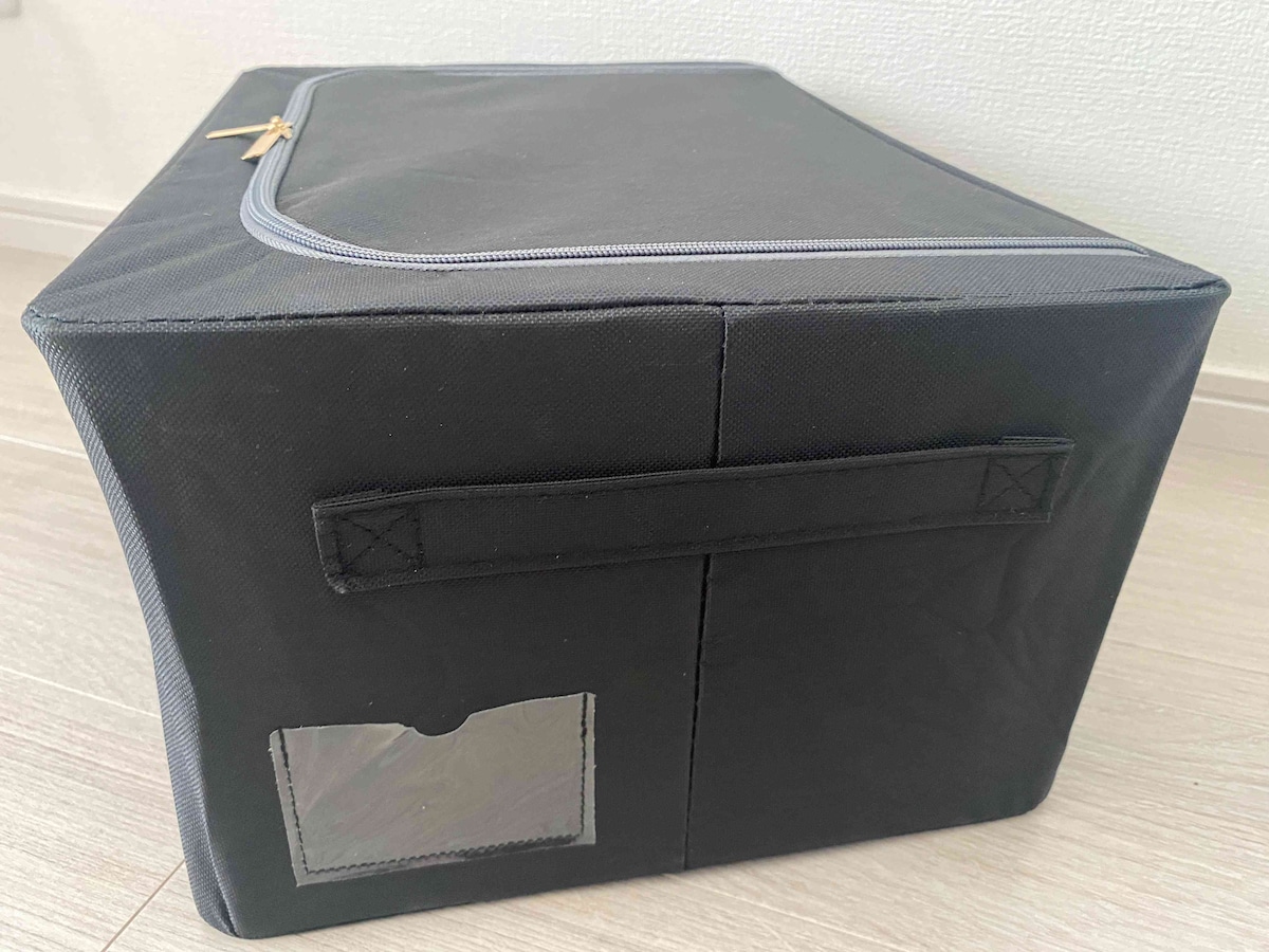 側面のネームタグに中に入れたものを書いておけば開けなくても分かる