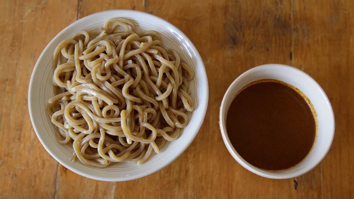 濃厚豚骨魚介スープにもっちりコシをきかせた麺がおいしい