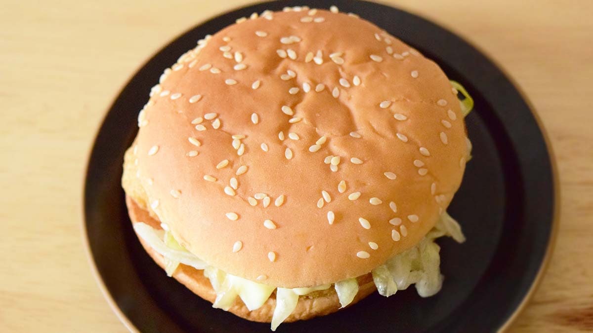 チキンクリスプは辛さがありましたが、マックチキンは辛さの代わりにレモンの酸味
