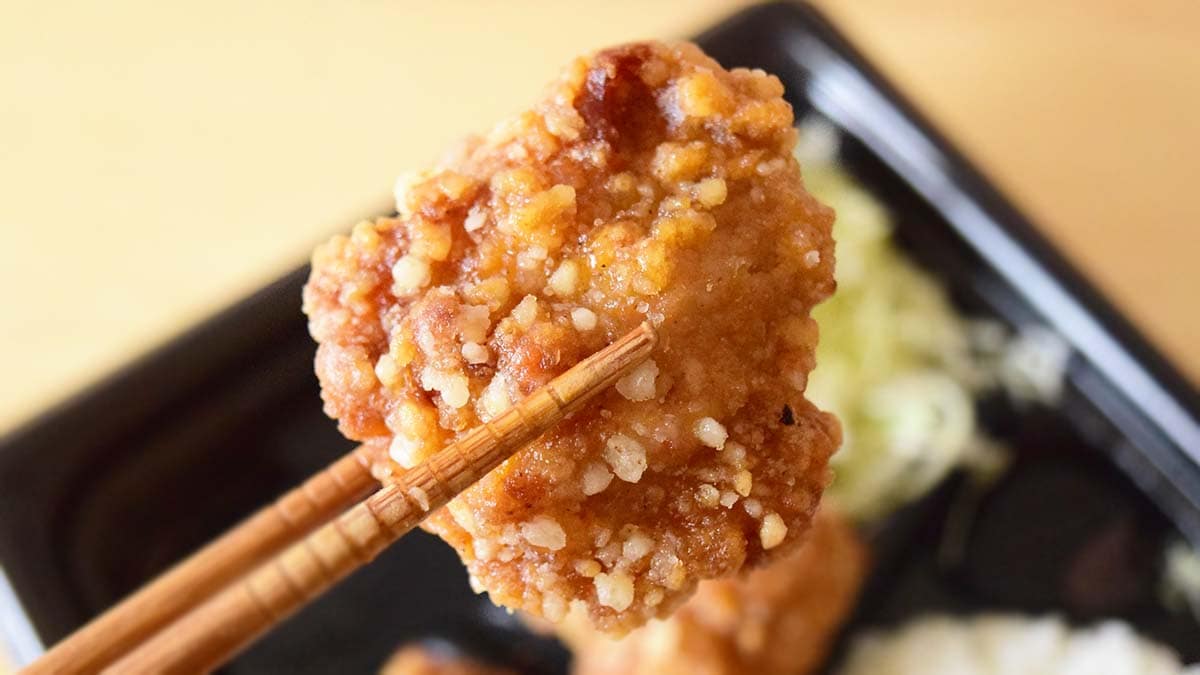 から揚げの衣がザクザクで食べ応え抜群。