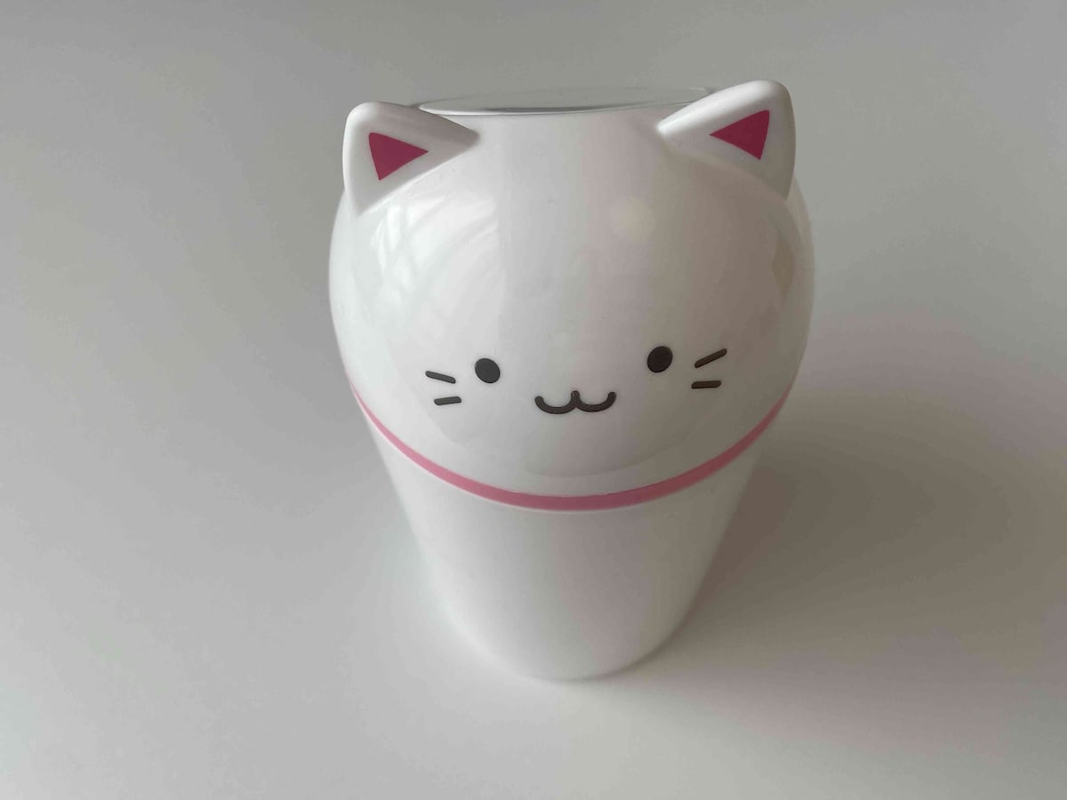 セリアの「ふた付卓上ゴミ箱」