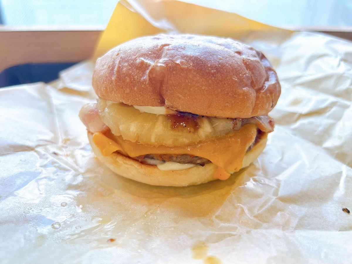 パインの活躍に感動した「BBQパイン絶品チーズバーガー」