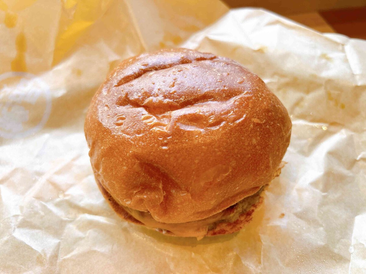 パンのクオリティに感動しっぱなし！ 「絶品チーズバーガー」