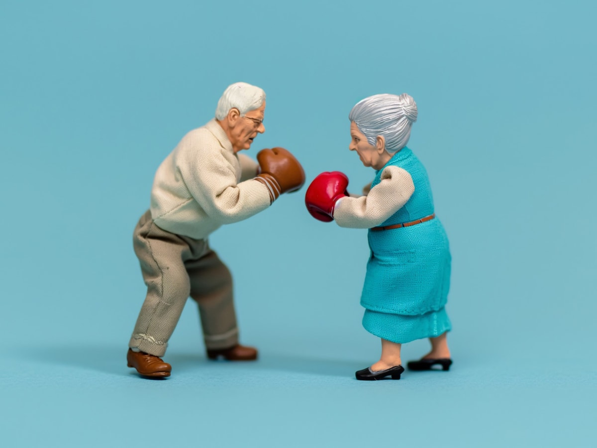 熟年離婚に潜む、3つのデメリットとは？ 離婚経験者からの声をもとに解説