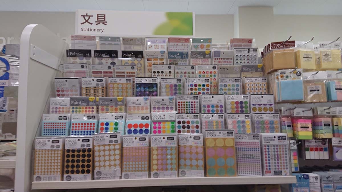 セリアの「シール」の売り場