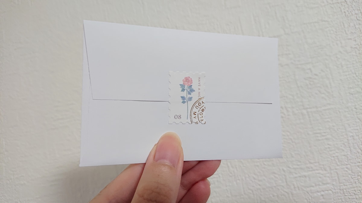 セリアの「ダイカットシール 一輪の花 切手風」は口コミでも評判