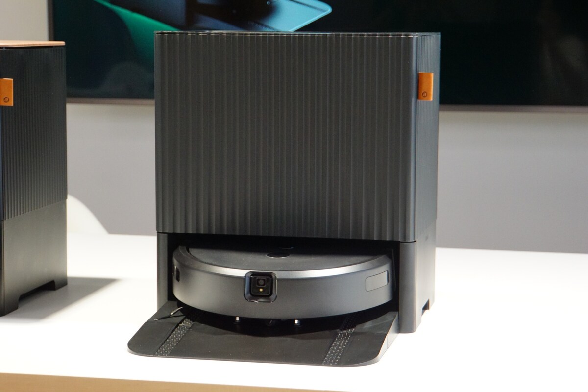 アイロボットジャパンが2024年8月30日に発売したロボット掃除機のフラッグシップモデル「Roomba Combo（ルンバコンボ） 10 Max ロボット ＋ AutoWash 充電ステーション」（公式オンラインストア価格19万7800円）