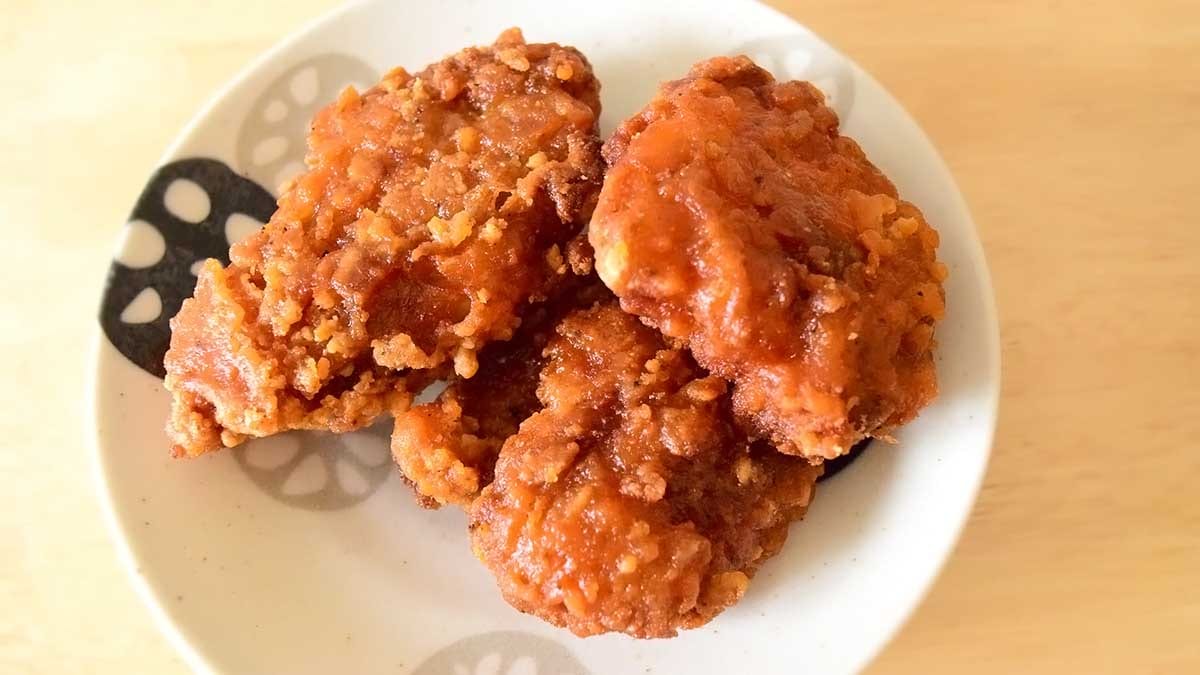 衣はガリガリとしていて、赤みを帯びています