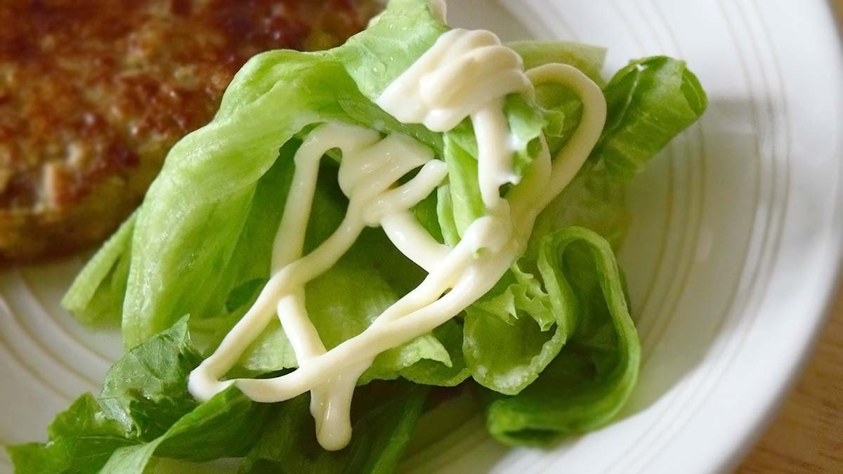 やや酸味が強く、マヨネーズというよりもドレッシングに近い味わい。