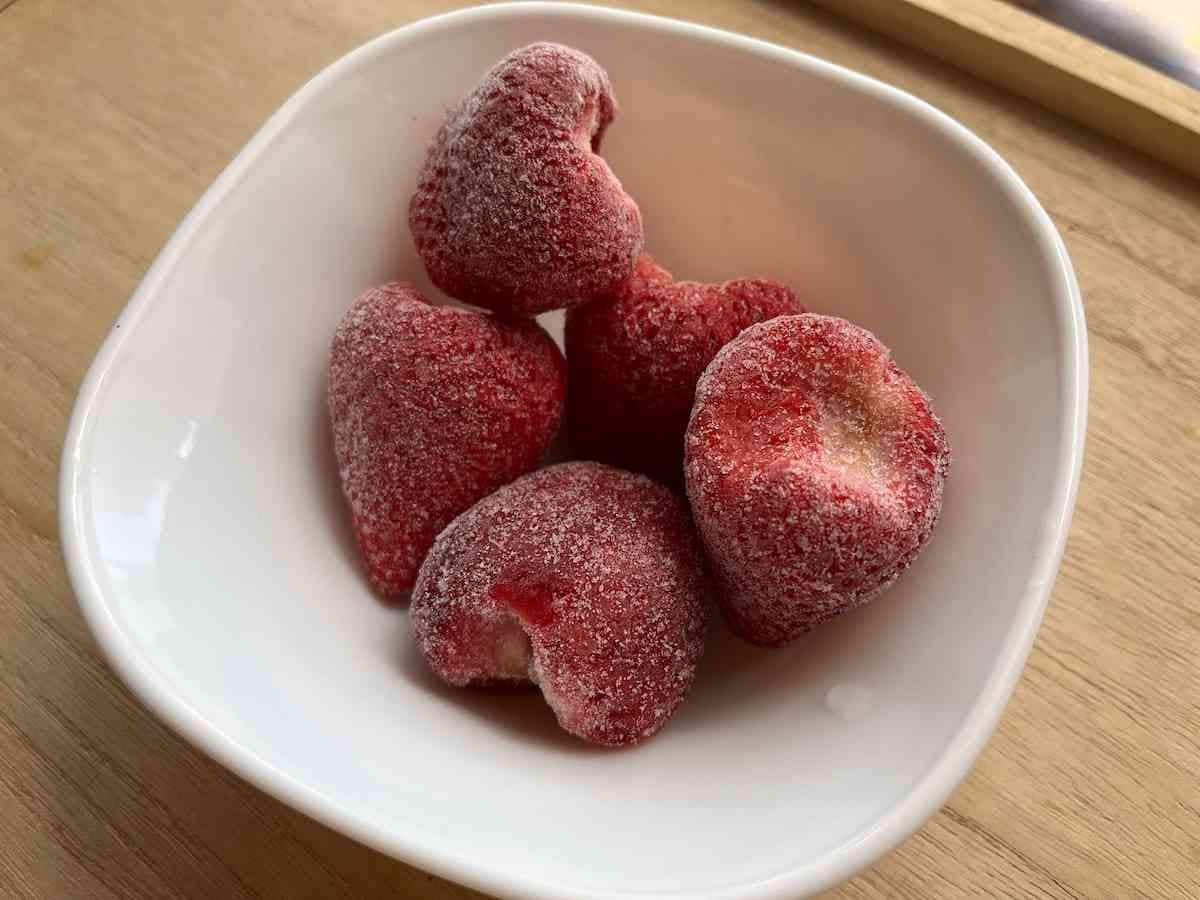 コストコの「カークランド　ストロベリー」は丸ごと冷凍