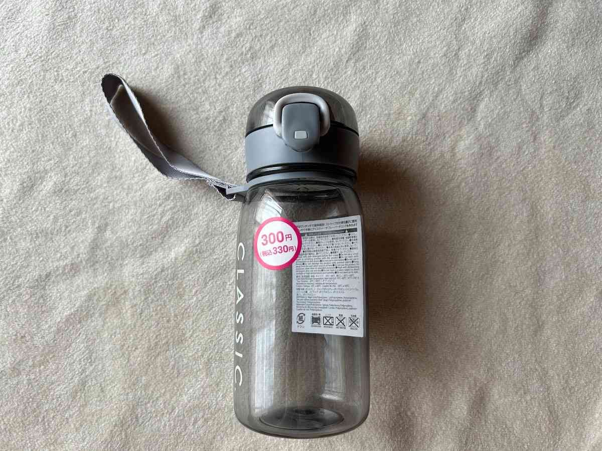 ダイソーの「茶こし付ワンタッチ式ボトル（400mL）」