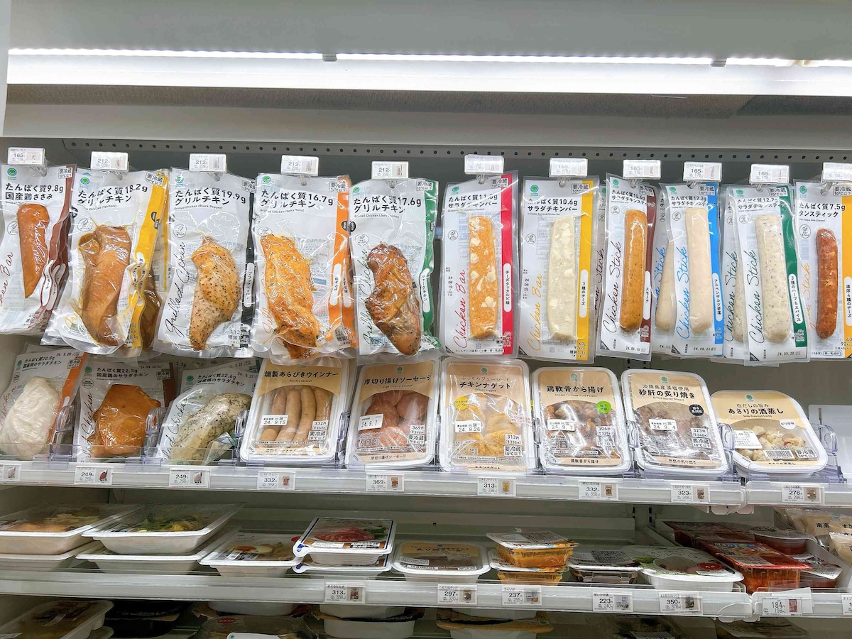 ファミマのサラダチキンがおすすめ！