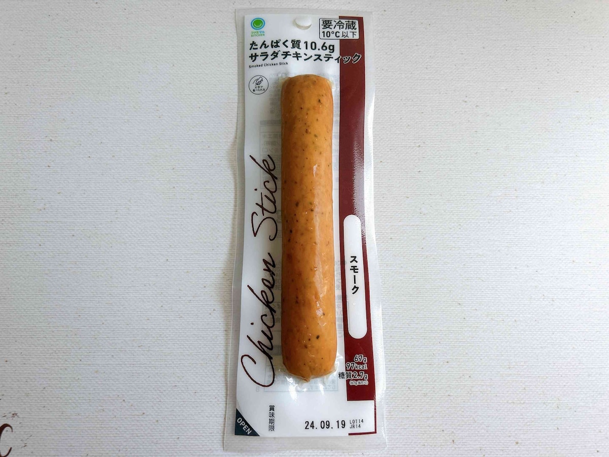 スモーク感が控えめで食べやすい「たんぱく質10.6g サラダチキンスティック スモーク」