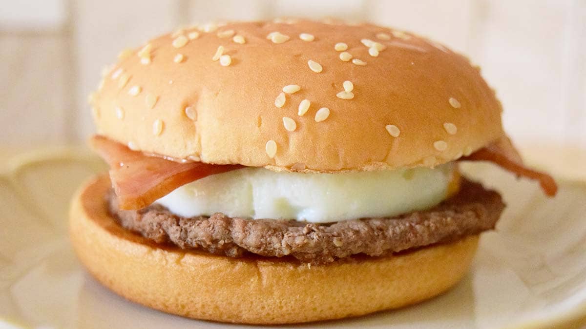 毎年恒例のマクドナルド「月見バーガー」。