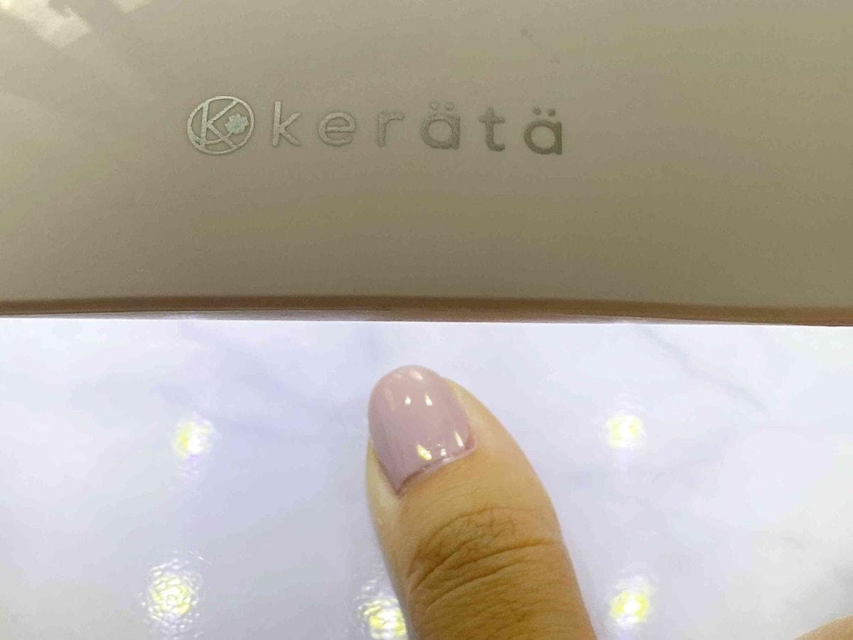 5.LEDライトで約1分、またはUVライトで約2分硬化する