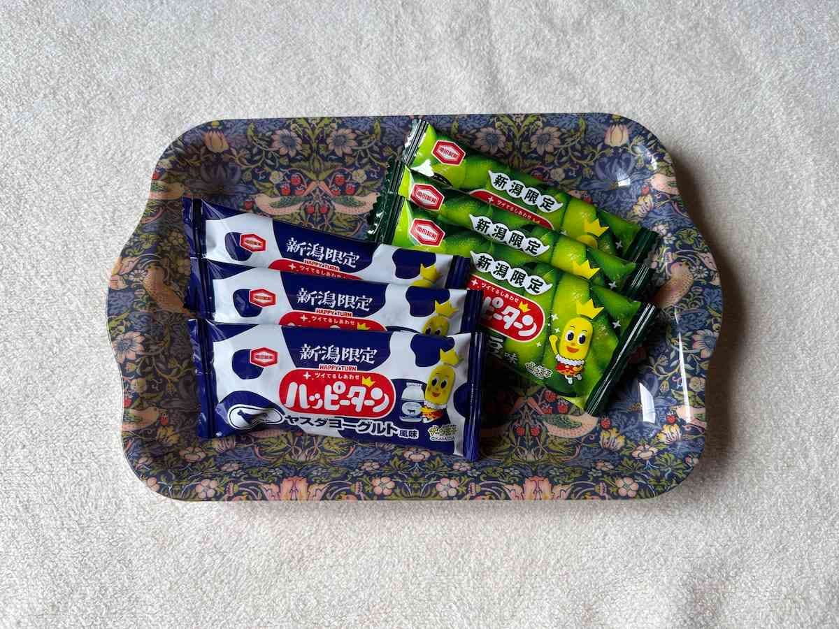 セリアの「トレー マスターピースコレクション／WM」は小さめお菓子におすすめ