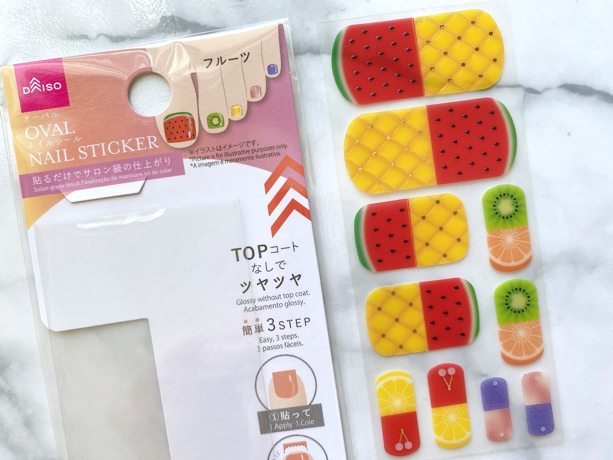 ダイソーの「オーバルネイルシール フルーツ」は付けるだけで元気になれるフルーツ×ビタミンカラーがポイント
