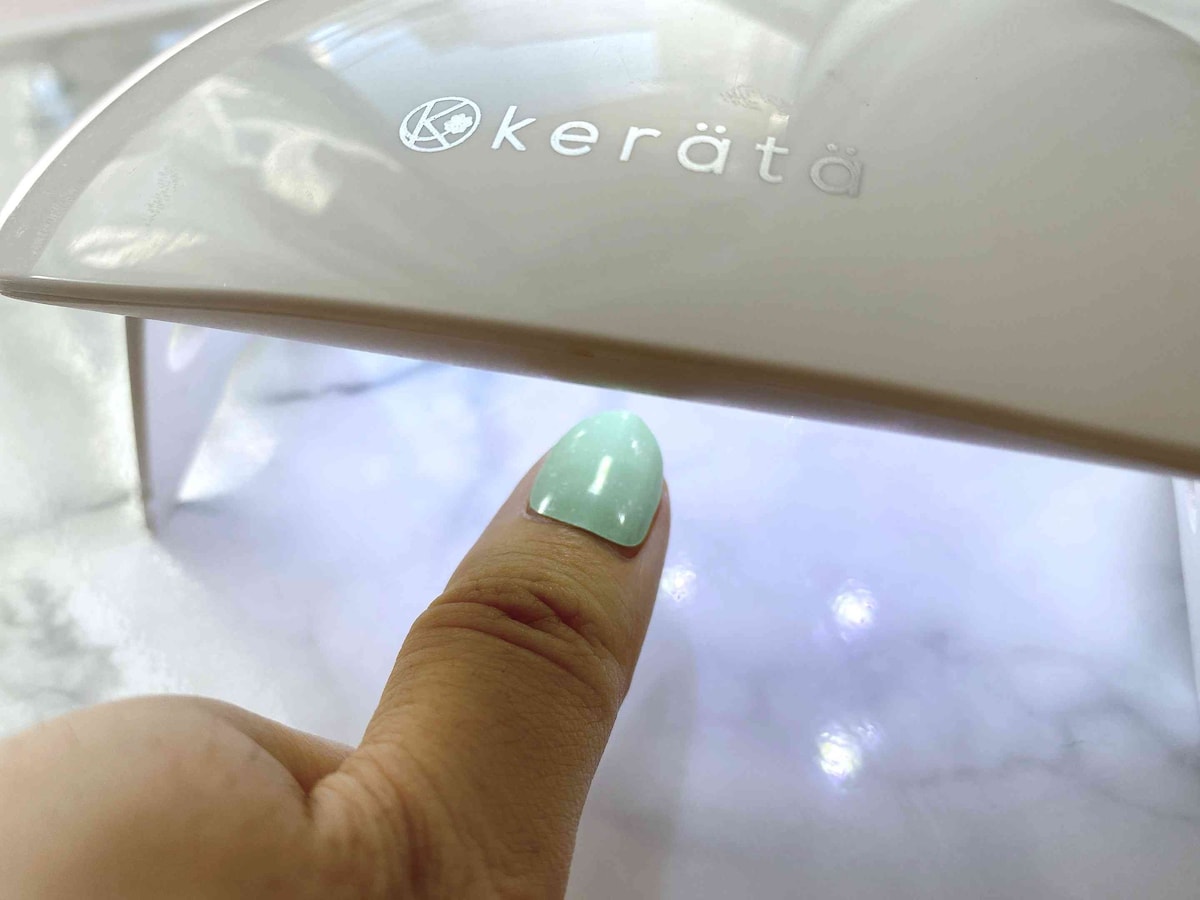 5.LEDライトまたはUVライトで約30秒硬化する