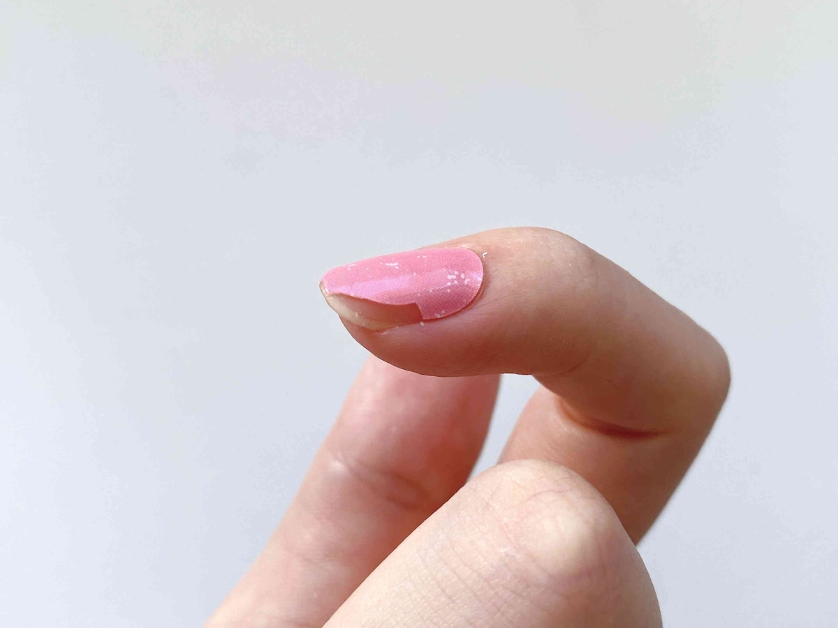 ダイソーの「セミキュアネイルシール」は4日経っても少し欠ける程度