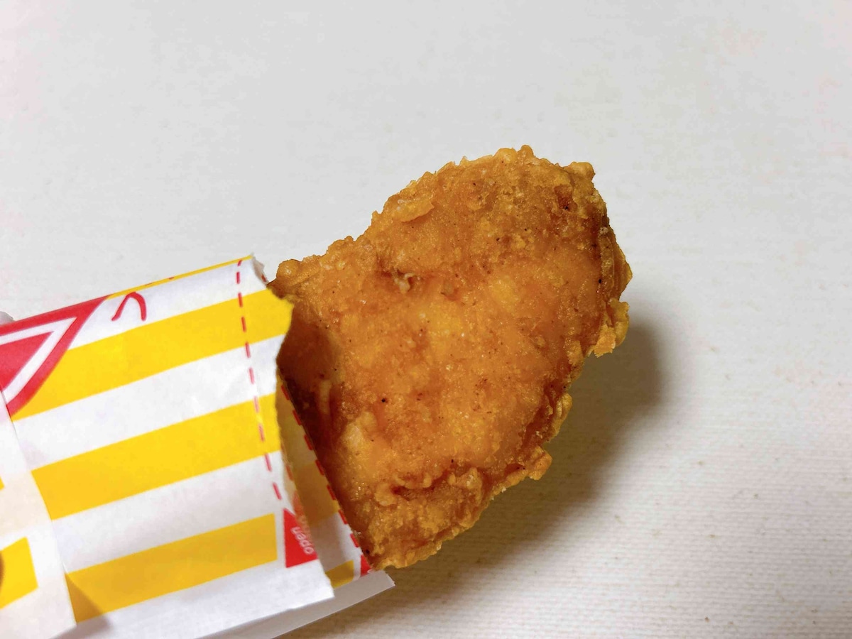 淡白な鶏むね肉なのにジューシーさを楽しめると人気「クリスピーチキン（プレーン）」