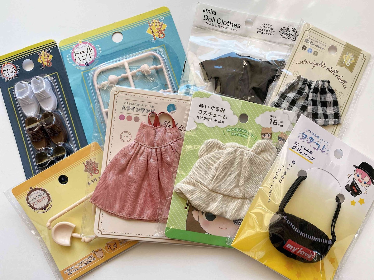 手持ちのぬいぐるみやフィギュアにも着せられるドール服は種類豊富で選ぶ楽しみも