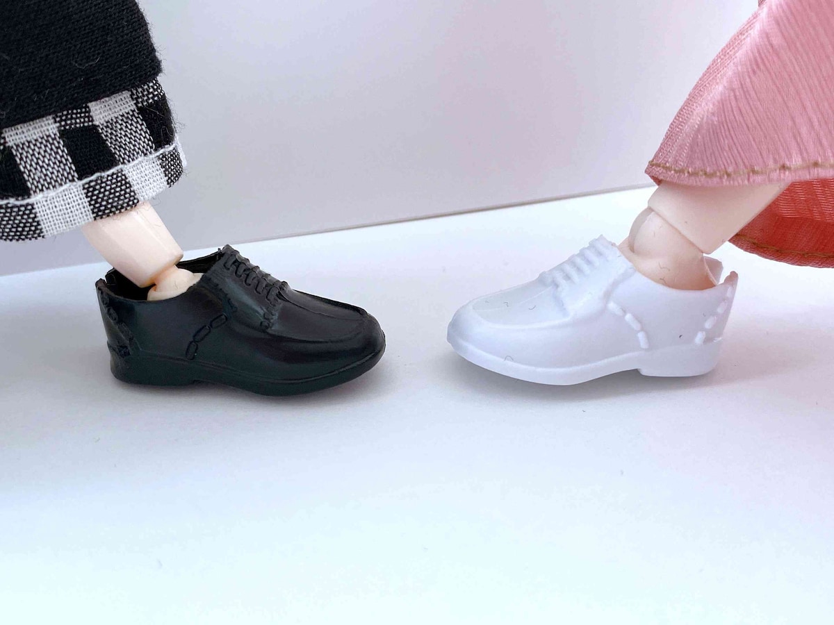 「可動式ドールボディ 7cm」には大きすぎるサイズ。「靴を履かせている風」の写真を撮るときに使おう