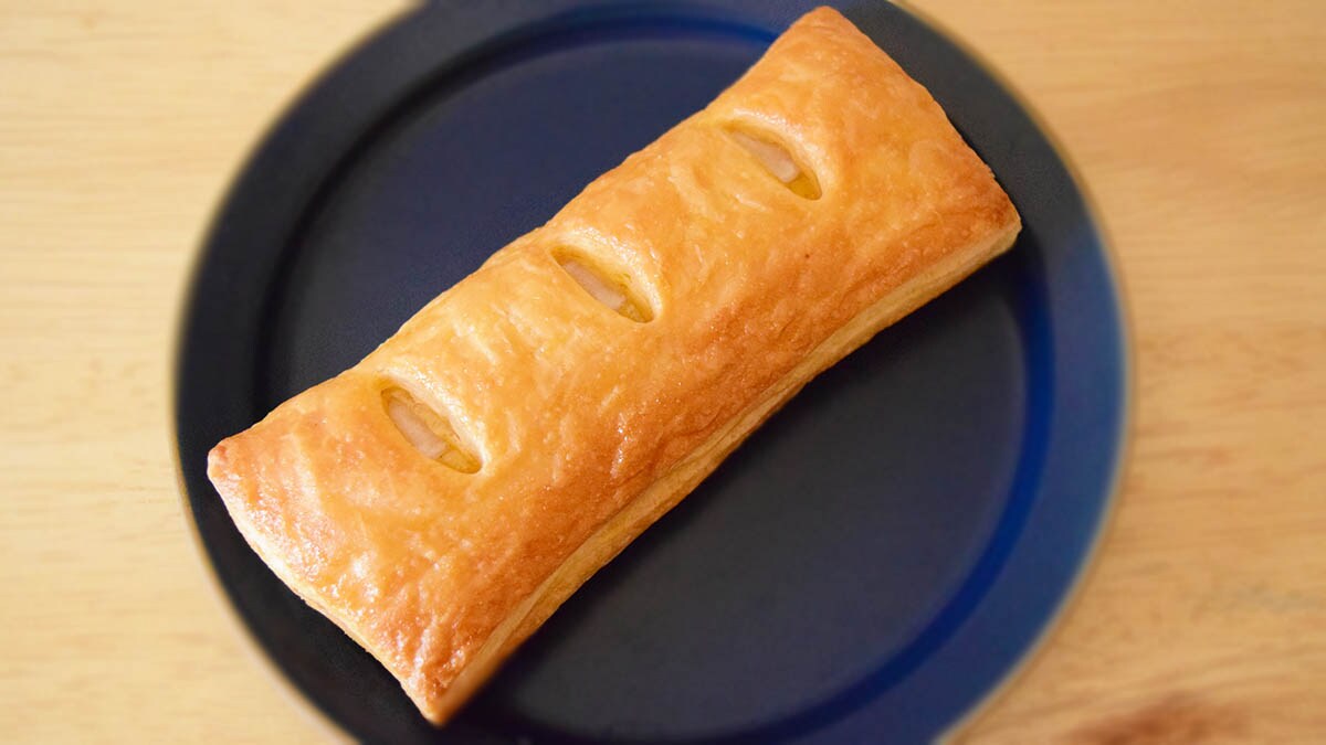 もちもち食感のおもちフィリングと濃厚なカスタードクリームがサクサクしたパイ生地の中に入っています。