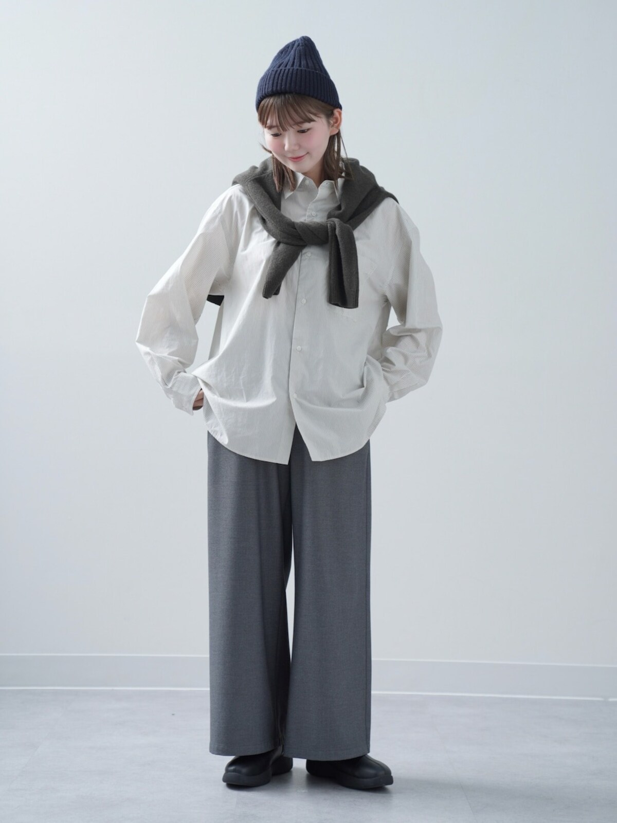 メンズのシャツはゆったり着たい時にもぴったり　出典：WEAR